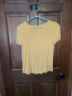 GAP Short Sleeve Tee in Mustard Yellow